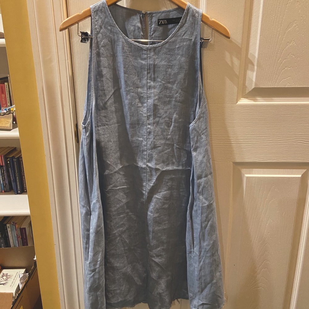 Blue linen Zara dress. No tags but but never worn!